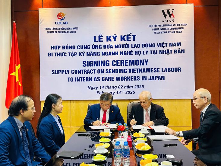 Representantes del Centro de Trabajo Extranjero firmaron un acuerdo de colaboracion con su socio japones. Imagen de Colab