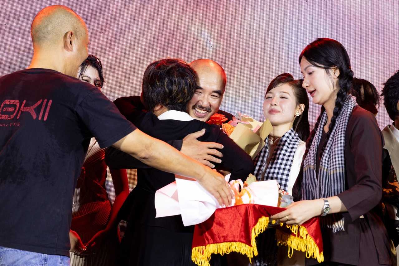 The stars of the movie Geography thank the crew. Photo: Film crew.