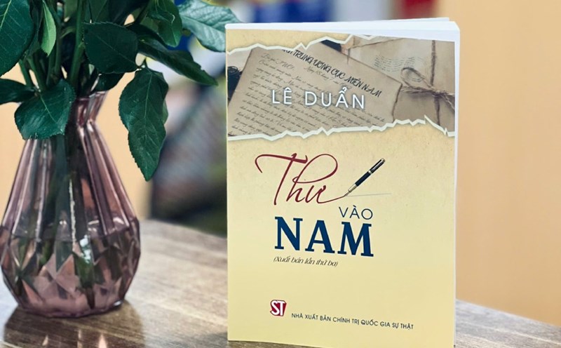 The Truth National Political Publishing House has just published the book "A letter to the South" by the late General Secretary Le Duan. Photo: Tran Vuong