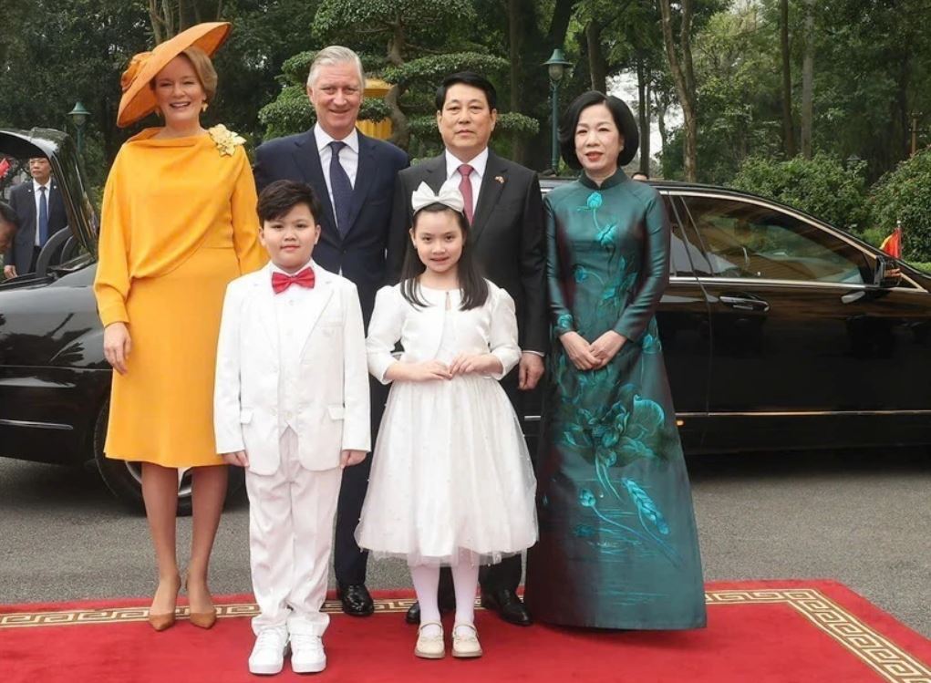 Politburo member and President Luong Cuong and his wife welcomed the King and Queen of the Kingdom of Belgium. Photo: VNA
