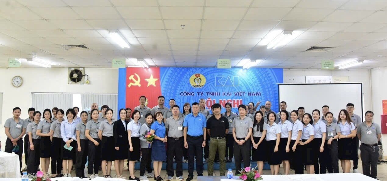 The Hanoi Industrial - Export Processing Zones Trade Union supports grassroots trade unions in negotiating and signing Collective Labor Agreements. Photo: Industrial Park