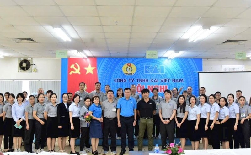 The Hanoi Industrial - Export Processing Zones Trade Union supports grassroots trade unions in negotiating and signing Collective Labor Agreements. Photo: Industrial Park