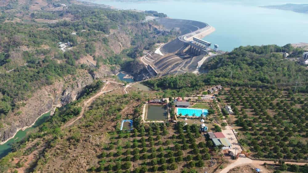 Hydropower owners must release minimum flow so that the river does not run out of water during the dry season. Photo: Thanh Tuan