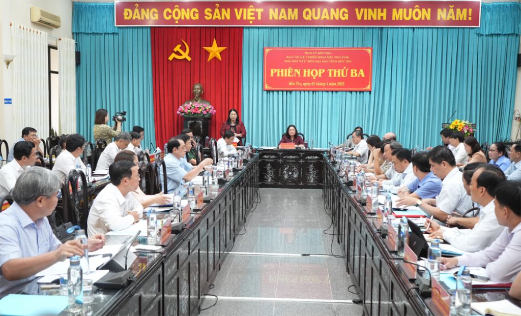 The 3rd meeting of the Steering Committee for Eliminating Temporary and Dilapidated Houses in Ben Tre Province. Photo: Ben Tre Provincial Information and Communications Center