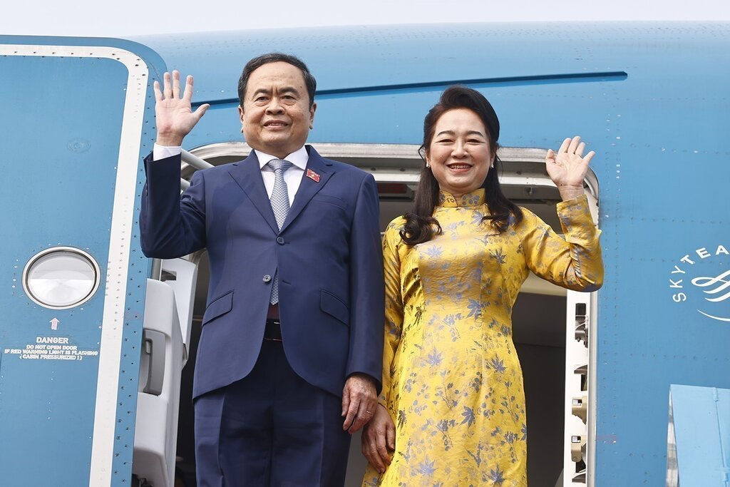 Politburo member and National Assembly Chairman Tran Thanh Man and his wife are on their way to attend the 150th General Assembly of the Inter-Parliamentary Union (IPU-150), and pay an official visit to the Republic of Uzbekistan and the Republic of Armenia. Photo: VNA