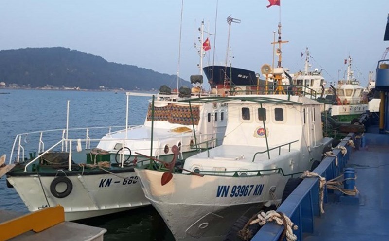 10 workers on 2 fishing vessels of Nghe An province have worked continuously for many years but the policies and conditions still have many disadvantages. Photo: Anh Tuan