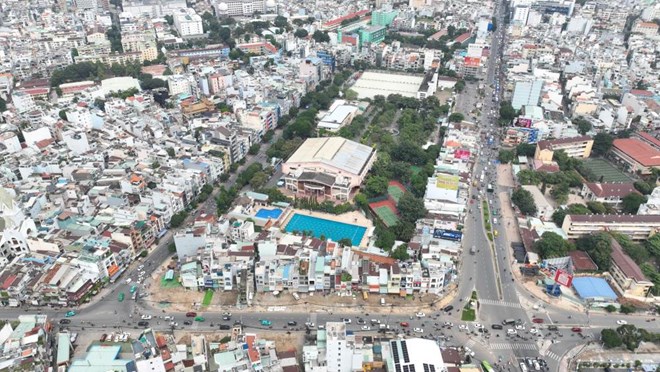 La ubicacion privilegiada del Centro de Exposiciones y Deportes del Distrito de Xinping. - ¿Que es eso