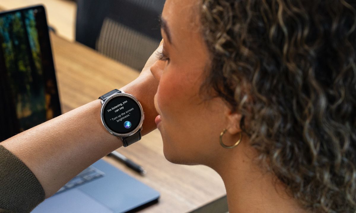 Amazfit active 2 smartwatch costs only $100. Photo: Minh Thi