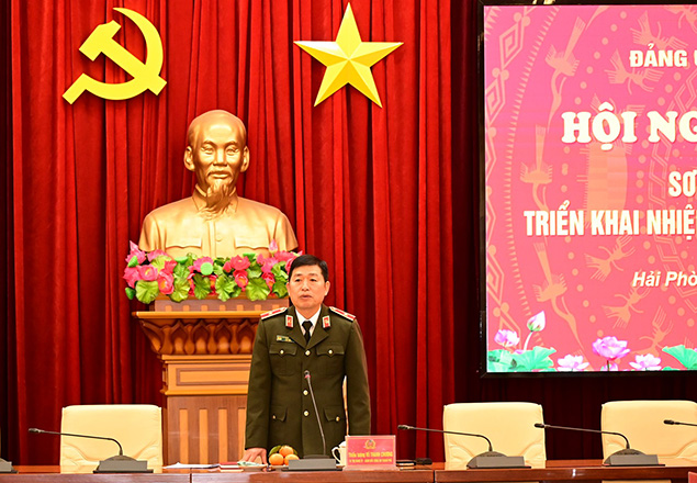 Major General Vu Thanh Chuong gave a speech at the Hai Phong City Police Party Committee meeting. Photo: Hai Phong Police
