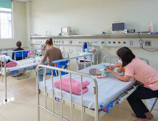 Los niños con sarampion son tratados en el Hospital Central de Niños. Imagen de la BVCC