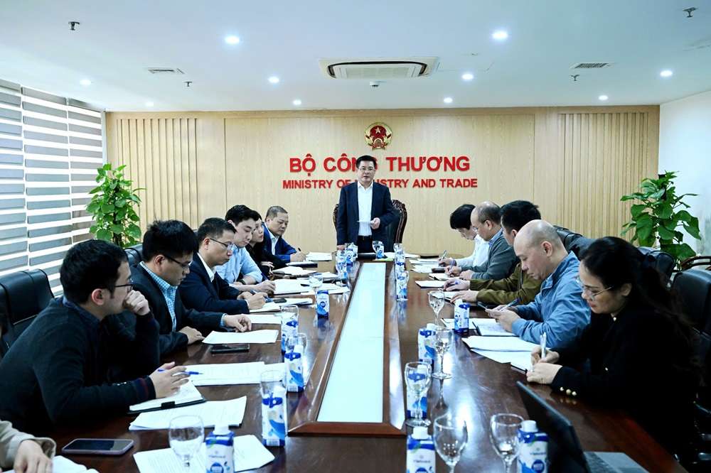 Primera reunion del Comite de redaccion del Decreto sobre el control estrategico del comercio. Imagen de la fuente: MOIT