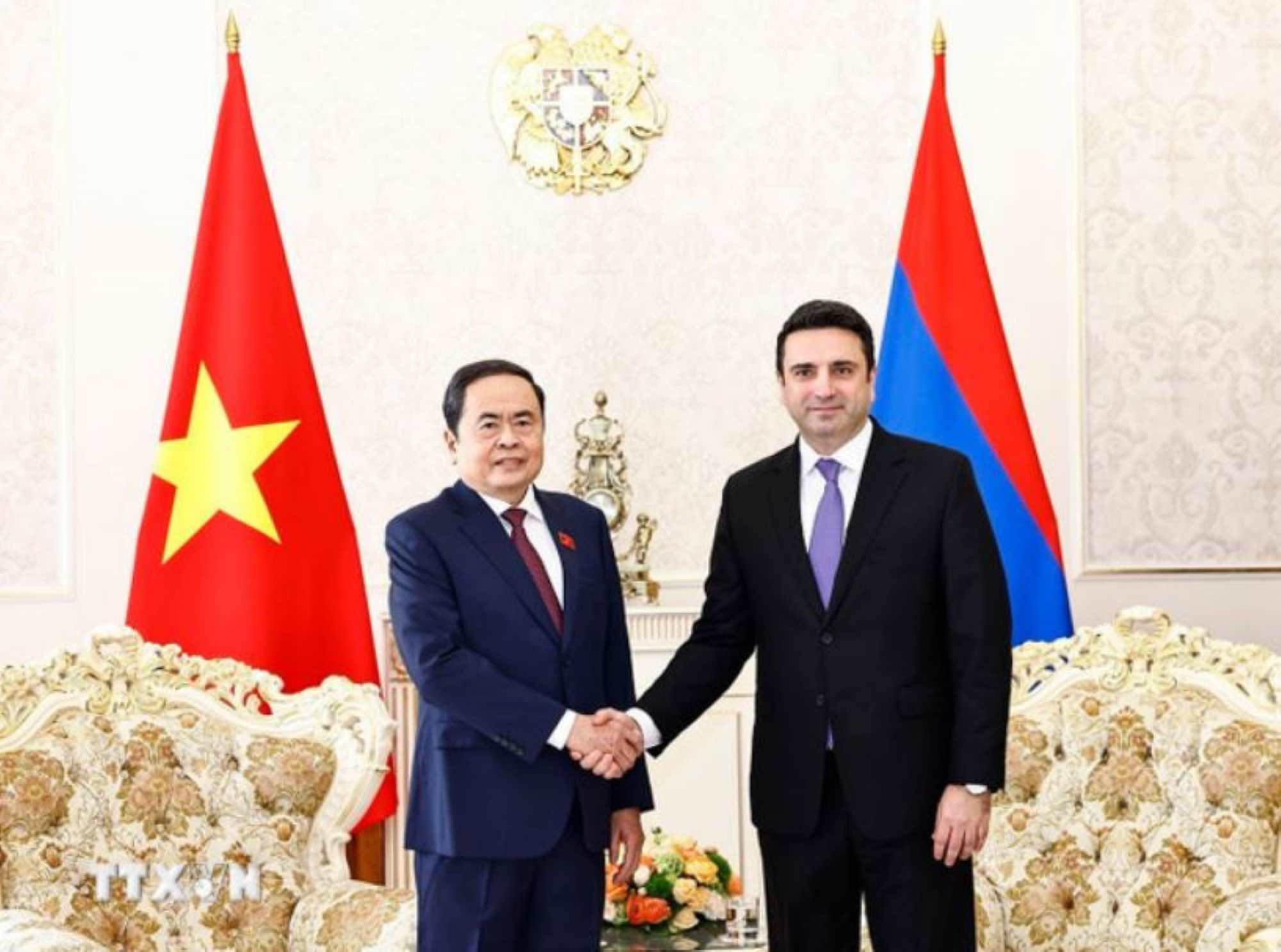 Politburo member and National Assembly Chairman Tran Thanh Man and National Assembly Chairman Armenia Alen Simonyan. Photo: VNA