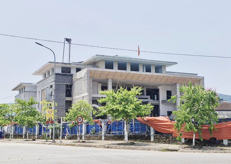 The Tuyen Hoa District Cultural Center project continues construction according to plan. Photo: Xuan Phuong