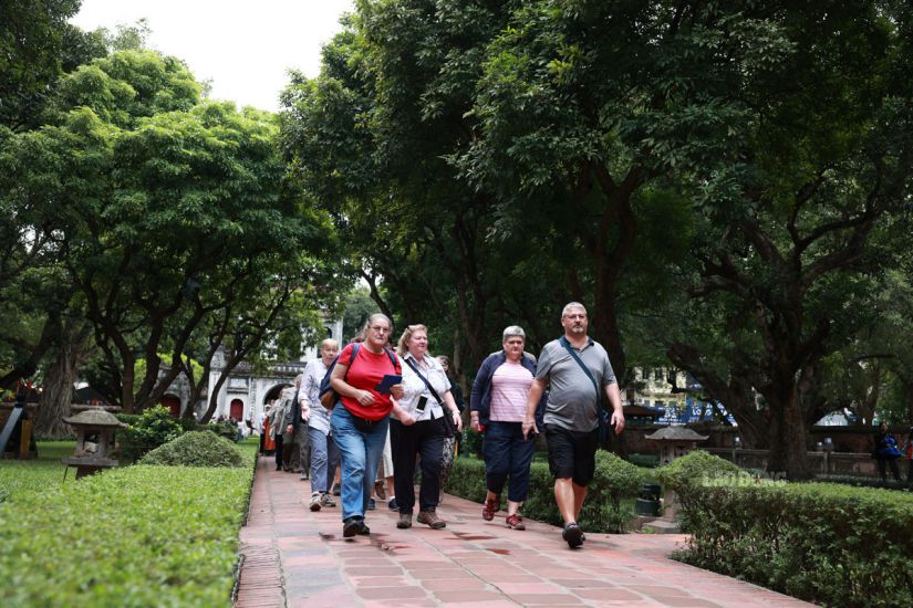 Los visitantes internacionales visitan la capital de Hanoi. Imagen de la pagina web de la Universidad de Hong Kong