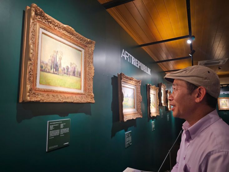 Los visitantes disfrutan de las obras del rey Hamengui. Foto: El exito