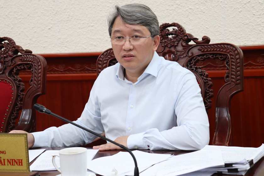 Bộ trưởng Nguyễn Hải Ninh chủ trì buổi làm việc về dự án Luật sửa đổi, bổ sung một số điều của Luật Quốc tịch Việt Nam. Ảnh: Bộ Tư pháp 