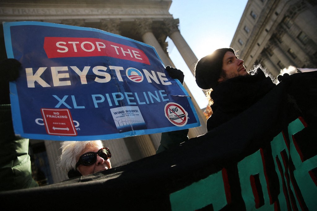 Manifestacion contra el proyecto de la tuberia Keystone XL en Nueva York, Estados Unidos, 18 de noviembre de 2014. Imagen de AFP
