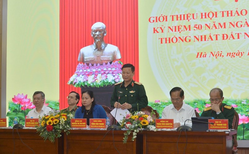 The Organizing Committee held a press conference to inform about the National Scientific Conference to celebrate the 50th anniversary of the Liberation of the South and National Reunification Day. Photo: Tran Vuong
