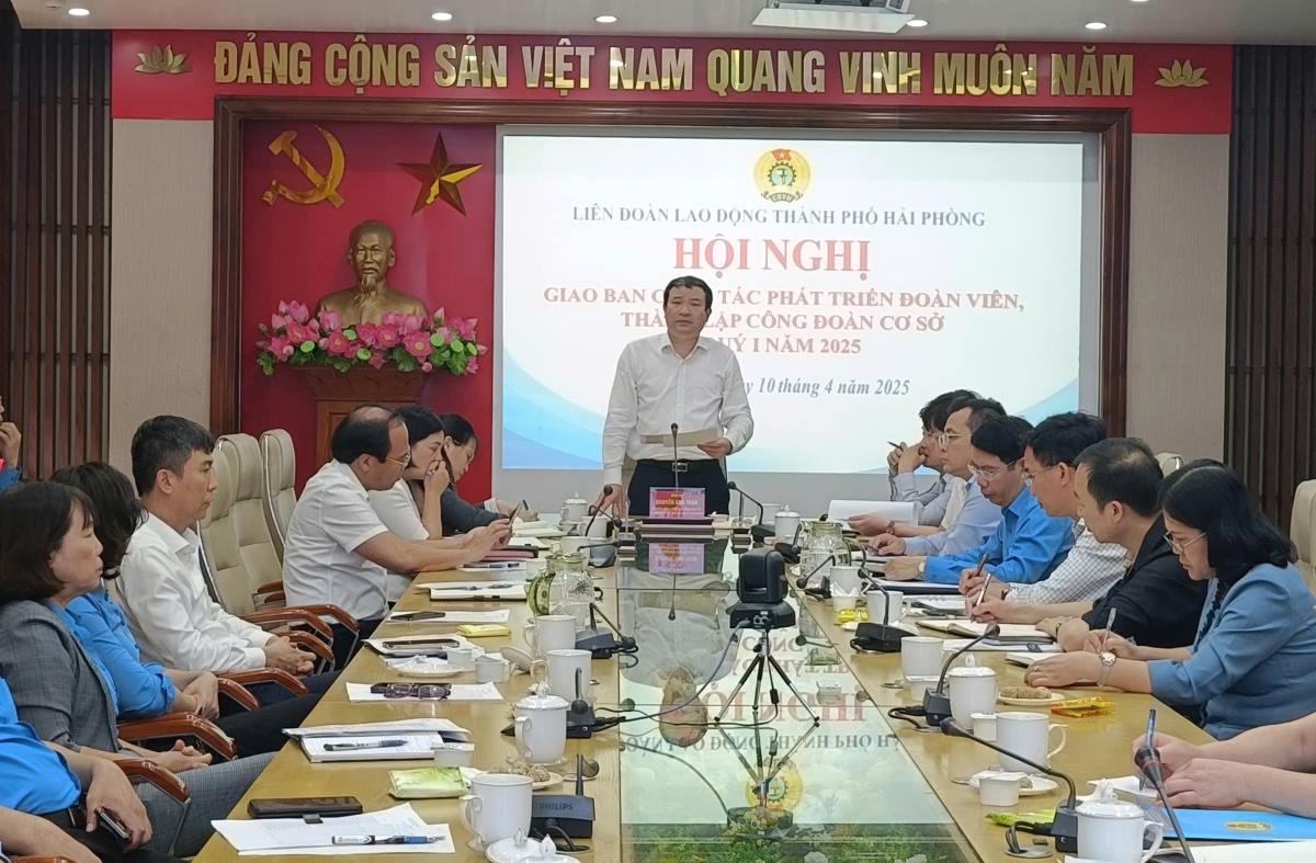 The Hai Phong City Labor Federation assigned a working committee to dispatch union members in the first quarter of 2025. Photo: Mai Dung