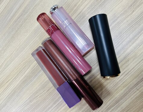 Los tonos rojos hacen que la piel sea mas brillante. Imagen de la pagina web de la Universidad de Hong Kong