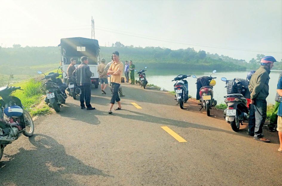 The authorities discovered Ms. Q dead under Mai Thanh irrigation dam. Photo: Lam Hong