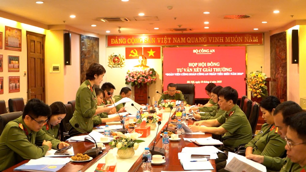 Consejo para la seleccion de premios tipicos de la Union de Seguridad Publica Popular en 2024. Foto: Quynh Chi