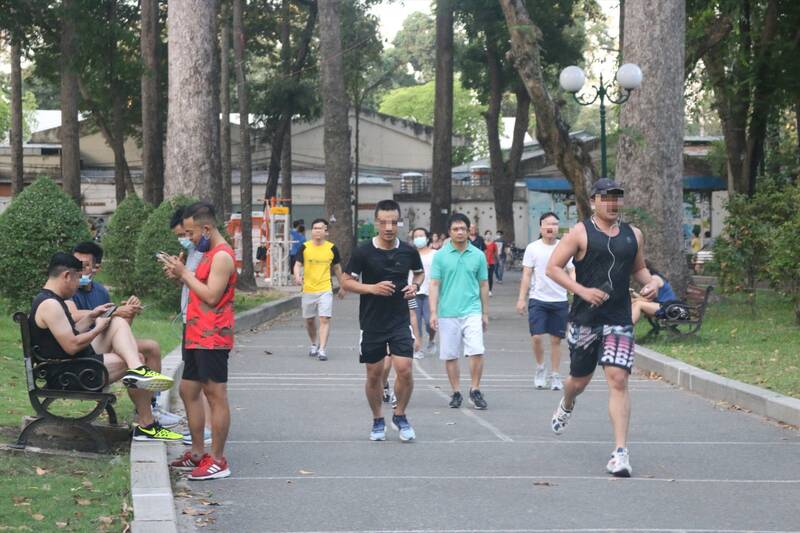 Hacer ejercicio antes del desayuno ayuda a prevenir la hiperglicemia. Imagen: El pie de la madre