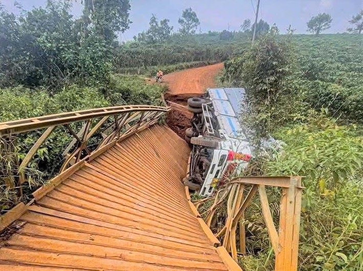 Scene of the bridge collapse. Photo: Lam Hong