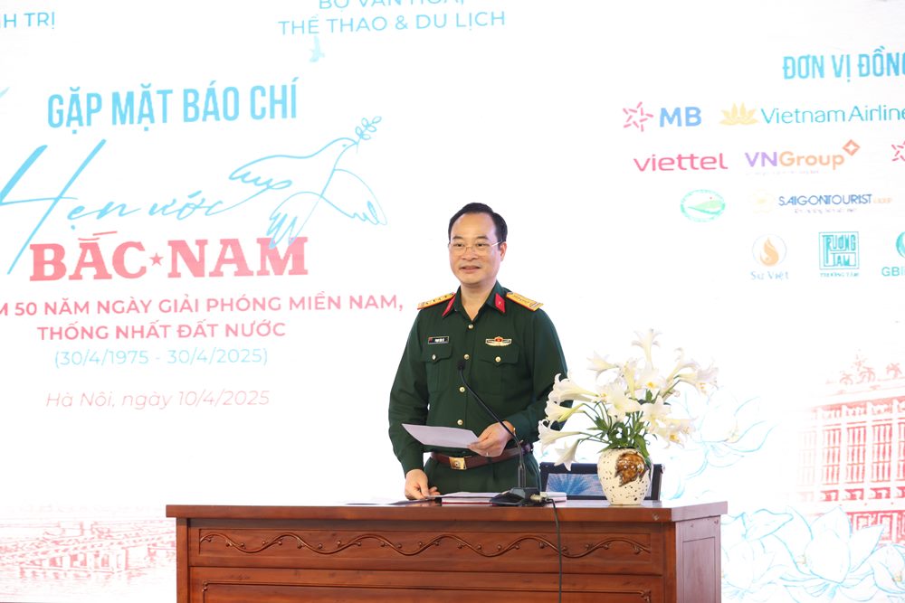 Tong dao dien, Dai ta Pham Van Tu, Giam doc Trung tam PT-TH Quan doi phat bieu tai hop bao ra mat chuong trinh. Anh: Ban to chuc