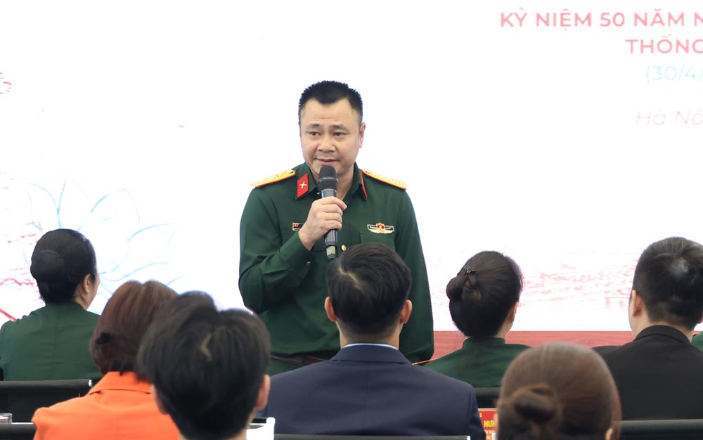 NSND Tu Long co mat trong hop bao. Anh: Ban to chuc
