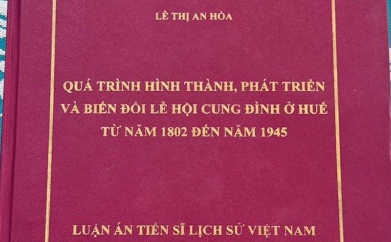 The doctoral thesis of Ms. Le Thi An Hoa - Head of the Scientific Research Department of the Hue Monuments Conservation Center - violated the plagiarism in the thesis content. Photo: Phuc Dat