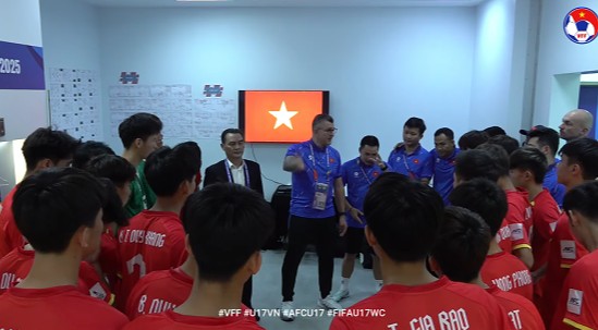 The locker room of U17 Vietnam before the match against U17 UAE. Photo cut from video