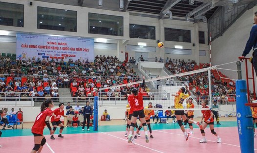 Giải bóng chuyền hạng A toàn quốc bước vào ngày thi đấu thứ 6. Ảnh: Hoàng Thanh