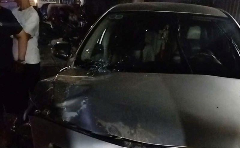 The car collided, killing the woman. Photo: Duc Van.