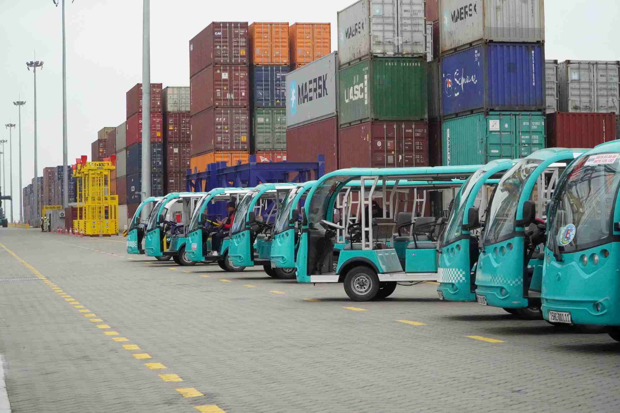 El nuevo puerto de Hai Phong utiliza vehiculos electricos en lugar de los que usan gasolina, petroleo. Imagen de la ciudad de Xuanzang