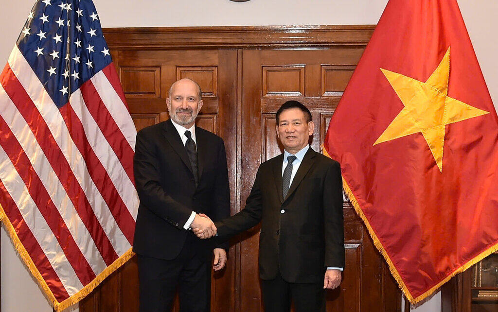 Member of the Party Central Committee, Deputy Prime Minister Ho Duc Phoc and US Secretary of Commerce Howard Lutnick. Photo: Ministry of Foreign Affairs