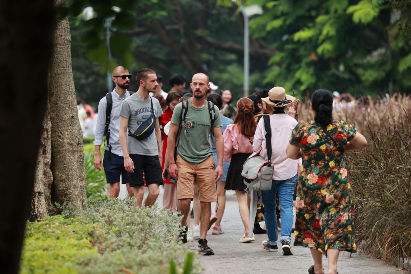 In the first 3 months of 2025, the number of international visitors to Vietnam reached over 6 million, the highest ever. Photo: Hai Nguyen