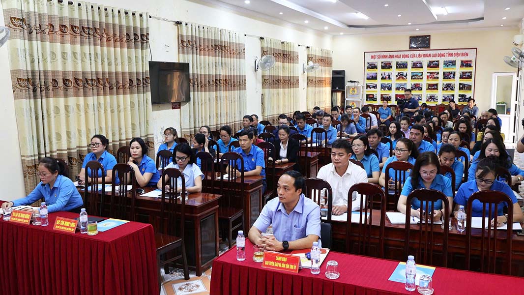 More than 80 delegates who are full-time union officials of agencies in Dien Bien attended the Conference. Photo: Tran Nga
