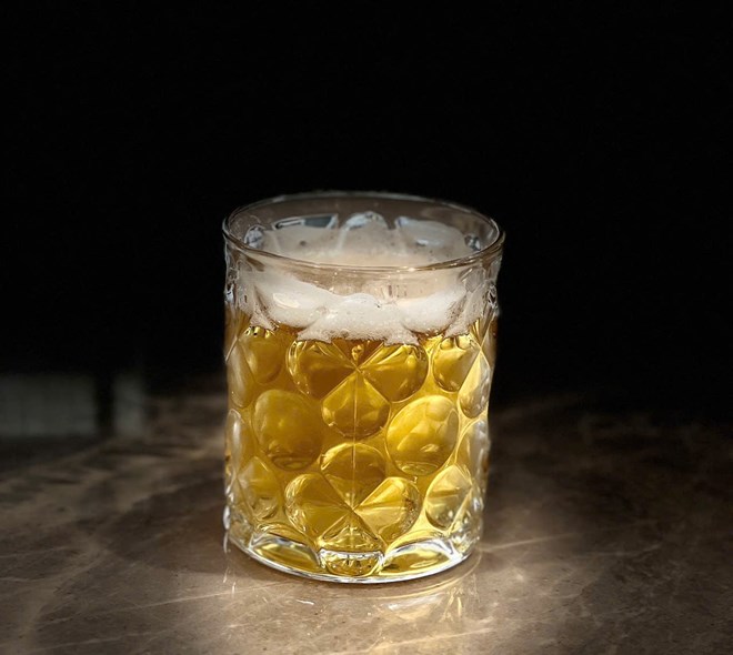 Stop or minimize alcohol and beer drinking can help with liver recovery. Photo: Quang Minh.