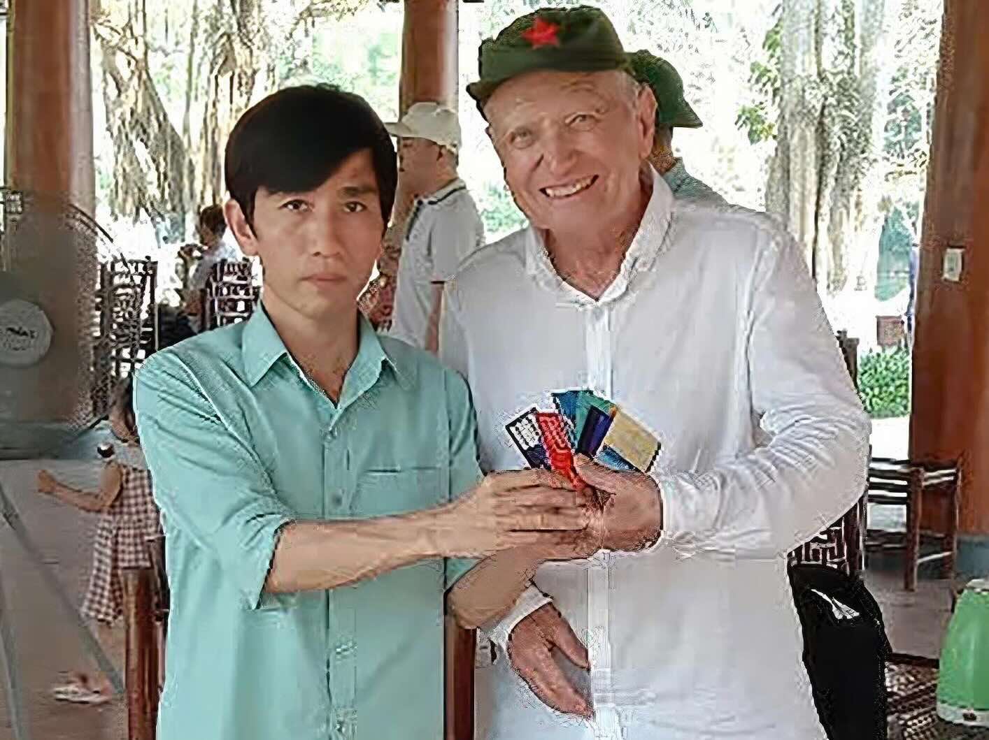 International tourists receive their lost assets. Photo: Phong Nha - Ke Bang