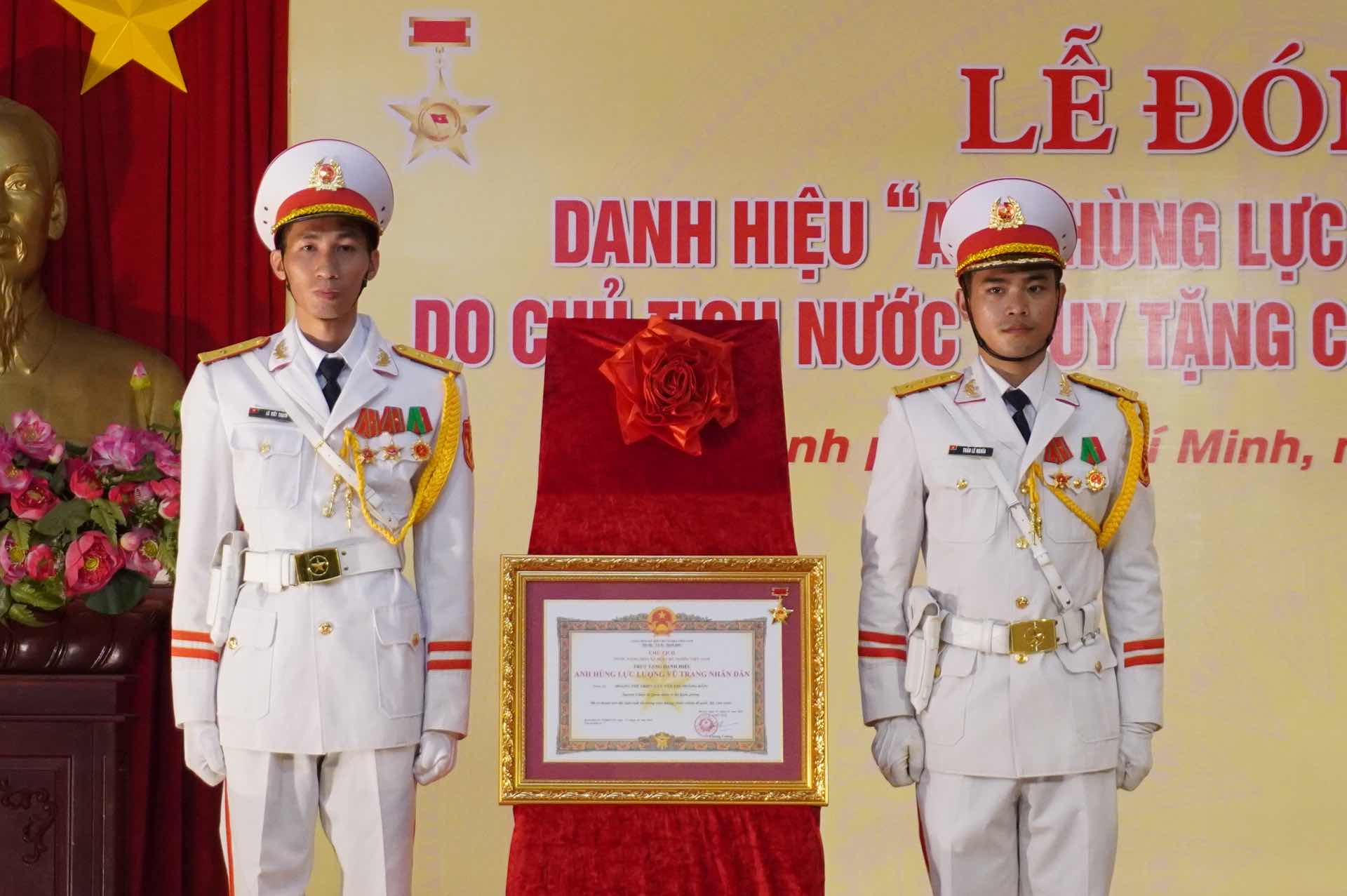 The President posthumously awarded the title of Hero of the Vietnam Fatherland Front to Major General Hoang The Thien