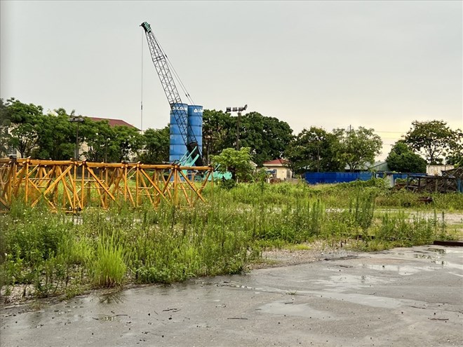 Muchos proyectos inmobiliarios abandonados necesitan una direccion para resolverlos, para procesarlos. Imagen: dibujo de Cao Yuan