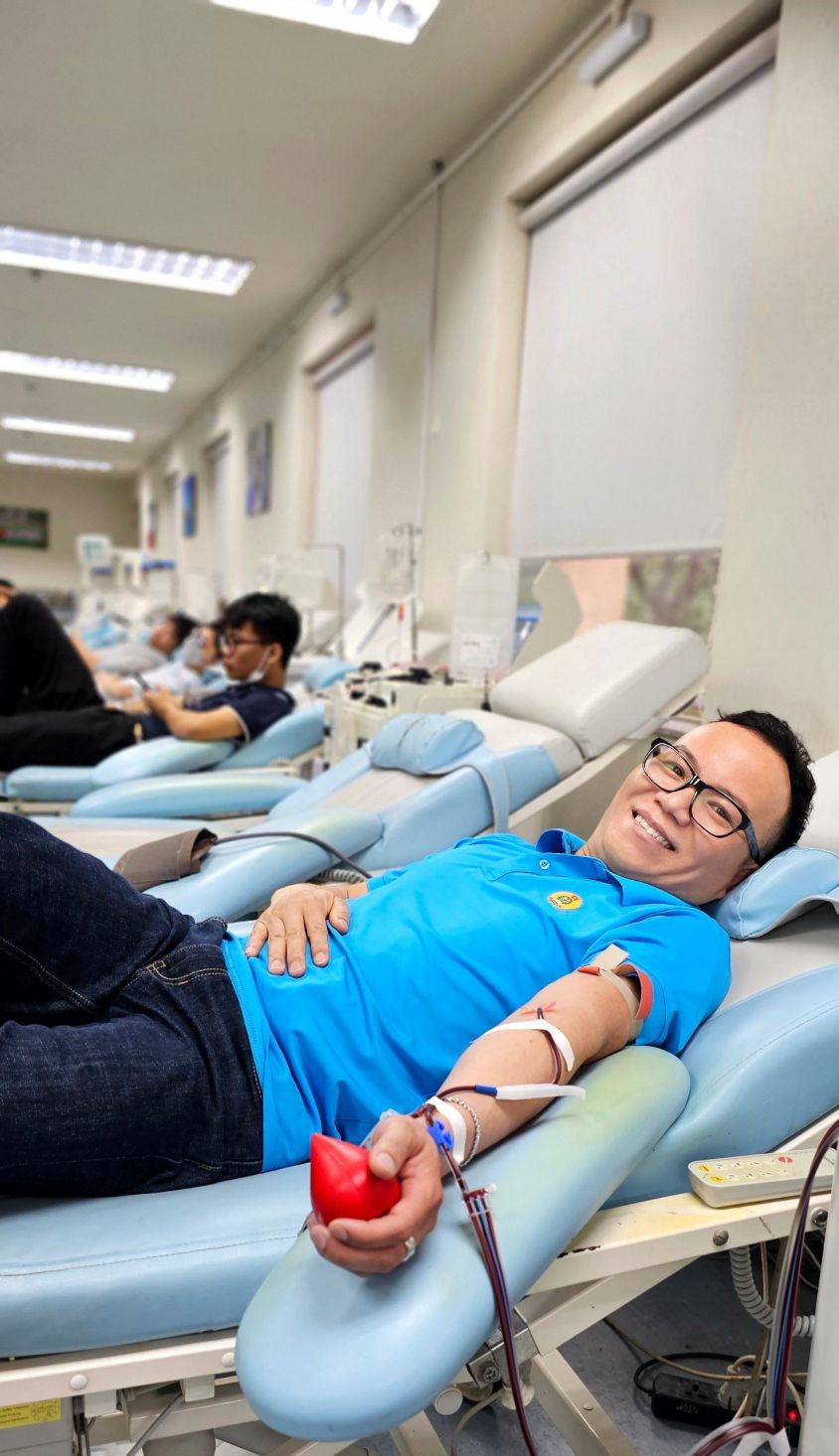 Mr. Nguyen Van Quan in blood donation in 2024. Photo: The character provided