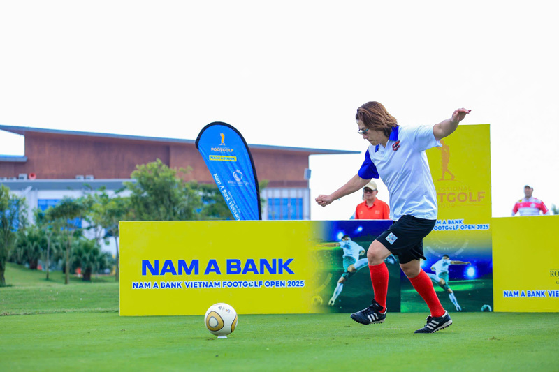 Footgolf la mon the thao ket hop tinh te giua ky thuat da bong va chien thuat cua golf. 
