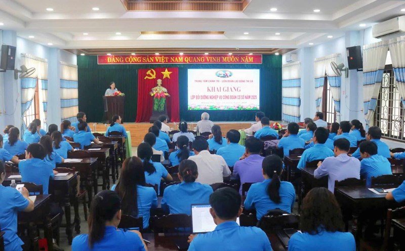 Union officials attended the training course. Photo: Huong Tra Trade Union