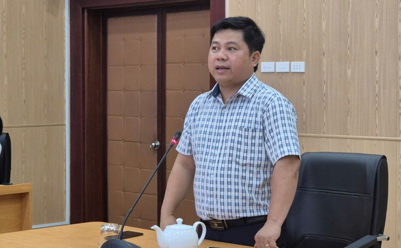 Mr. Ho Tan Minh - Chief of Office of the Department of Education and Training of Ho Chi Minh City - at the online training session deployed additional teaching and learning management software. Photo: Chan Phuc