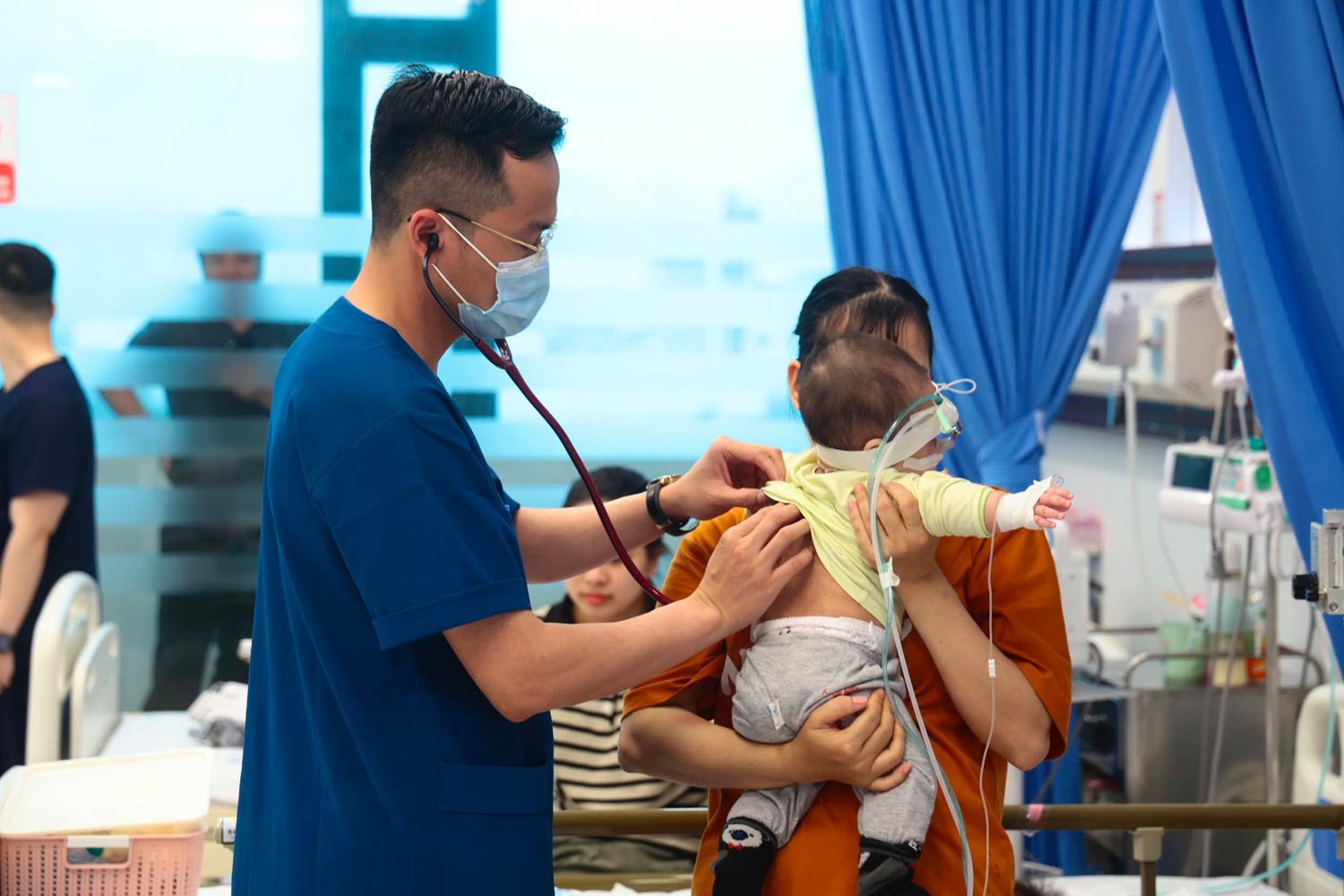 Without timely treatment, any subject is at risk of severe development when suffering from measles. Photo: Viet Anh
