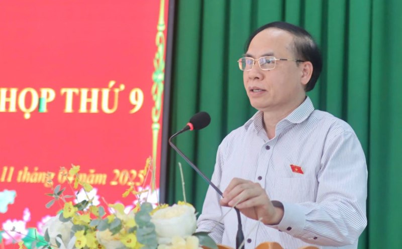 Vice Chairman of the National Assembly's Committee on Law and Justice Hoang Van Lien spoke at the meeting with voters in Moc Hoa district on the afternoon of April 11. Photo: Long An Portal