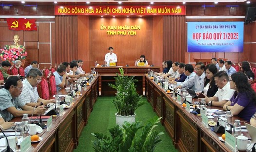 Tỉnh Phú Yên tổ chức họp báo thông tin tình hình kinh tế - xã hội quý I/2025. Ảnh: Thi Ca