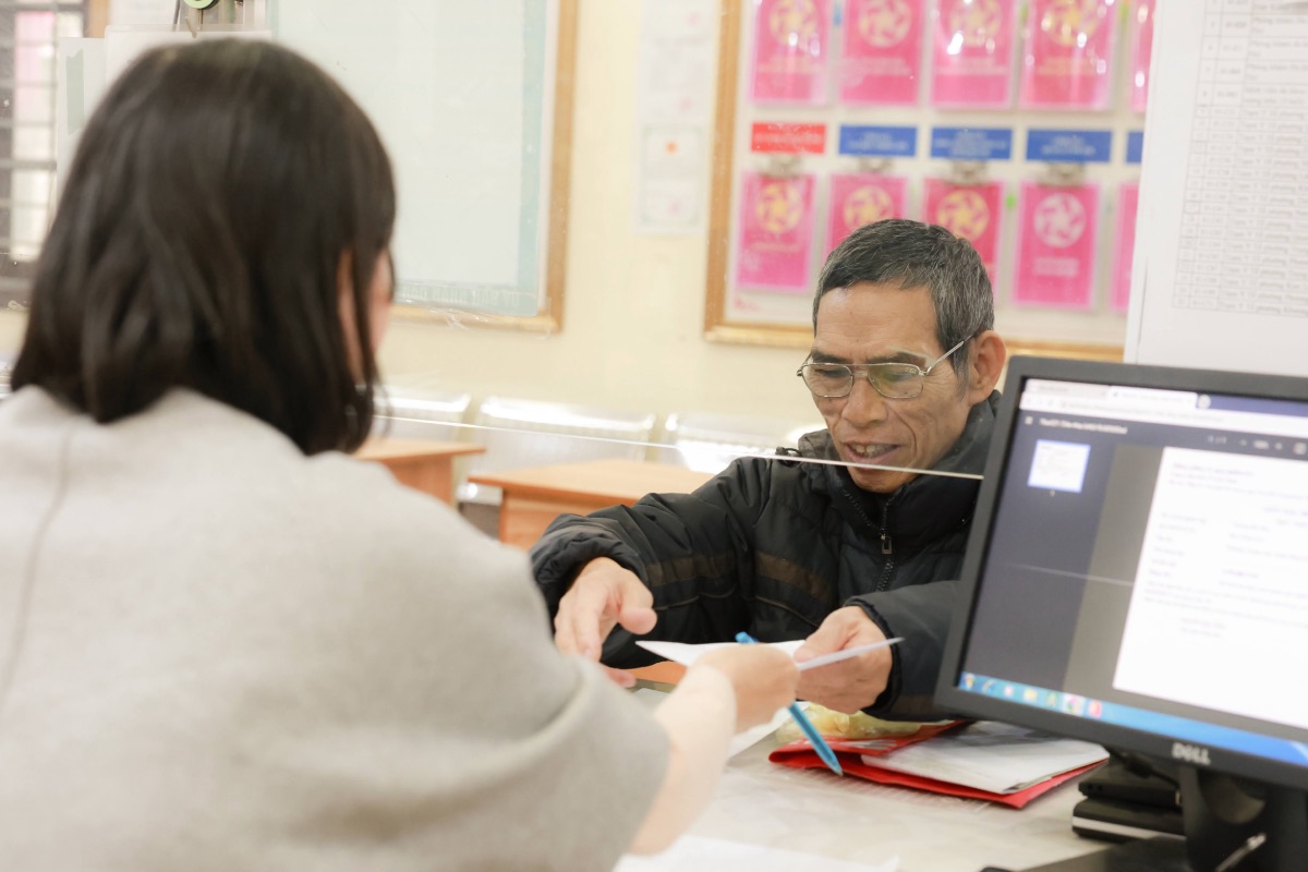 Civil servants who do not complete their tasks may be transferred to a lower position or dismissed after 6 months. Illustrative photo: Hai Nguyen